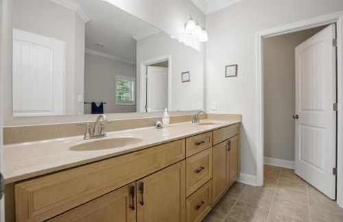 Lake Norman Home Lake Access with Heated Pool & Hot Tub - Foto 25