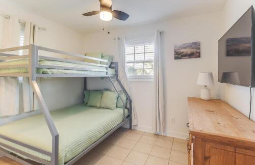 Waterfront Home with Pool by Next Step Property Management - Foto 25