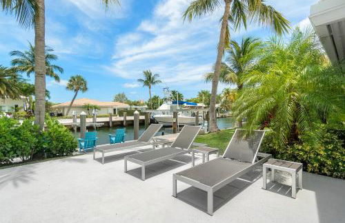 Seven Palms Waterfront- Private Dock, Heated Pool & Lanai -Walk to beach! by Maven Vacation Rentals - Foto 33