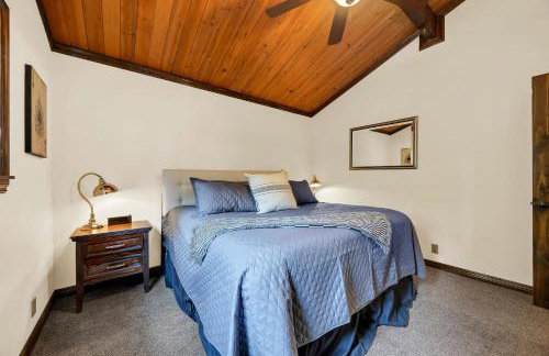 Chalet Seraphina - Cozy Pet Friendly Hot tub - Photo 34