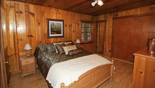 Spacious Riverfront Cabin Rental Perfect for Large Groups near Sonora, California - Foto 4