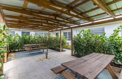 Bayview Regency Apartments By Lowkl - Photo 12