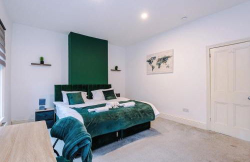4 Bedroom House in Walkden with Free Parking, by Short Term Digs Short Lets & Serviced Accommodation - Foto 43