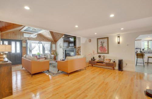 Lake Carmel Access Waterfront Home with Deck! - Foto 6