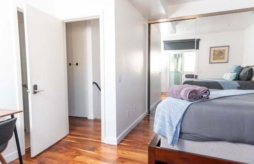 Chic SD Basecamp - Walk to Downtown - Foto 27