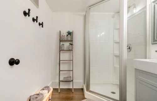 Sprocket Hollow Treetop A-Frame Log Cabin - Foto 35