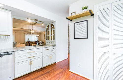 5br w community Pool close to North Hills! - Foto 8