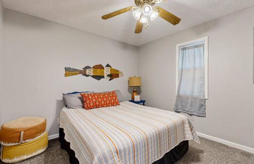 1 Mi to Pickwick Lake! Tranquil Wooded Cabin - Foto 11