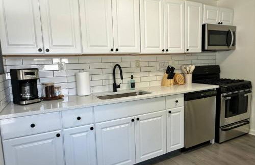 KING bed, Pet Friendly, Modern Retreat in CLE-BW - Foto 10