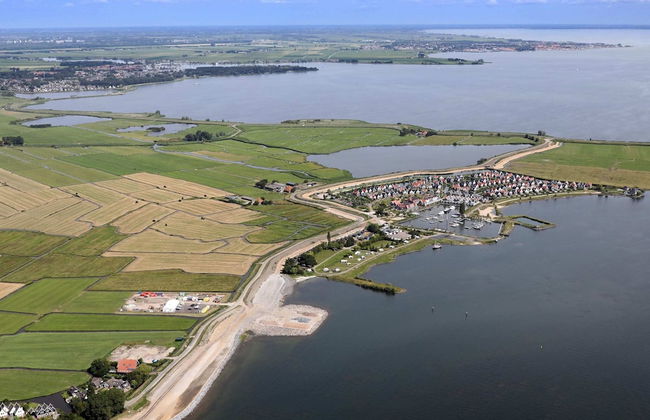 Scenic Stay by the Water - Foto 27