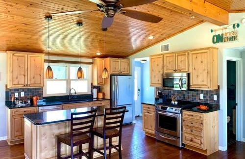 Modern SW Michigan Lakefront Home with Fireplace - Foto 46