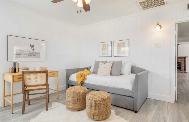 Cowboy Pool, Fire Pit, Backyard Chic Ranch Retreat Asteroid by Avantstay - Foto 20