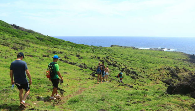 Hiking through the Pedra Alta and Pontinha viewpoints
