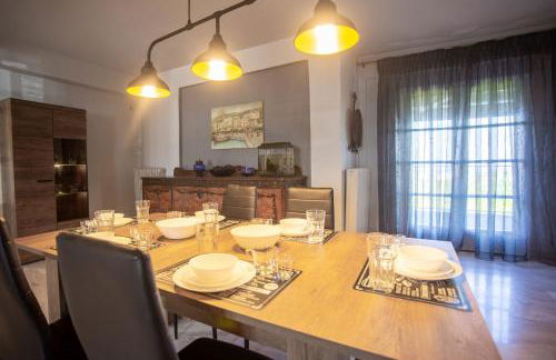 Τraditional fully detached villa on a luxurious hillock of Thessaloniki with its own garden also for family & wedding gatherings for 10 to 25 people only 15 minutes from airport - Foto 34