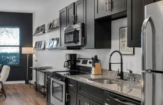 Walk to Vanderbilt and Belmont - Shuffle Board and Free Parking - Foto 14