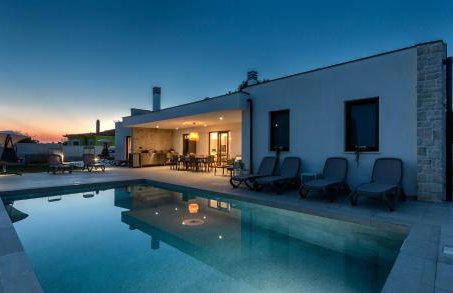 Villa San Zusto, 1600 m2 plot area, heated pool with hydromassage zone - Foto 40