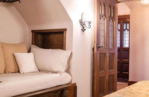 HIGHLANDS CASTLE overlooking Lake George plus 2 other CASTLES & SUITES - Foto 25