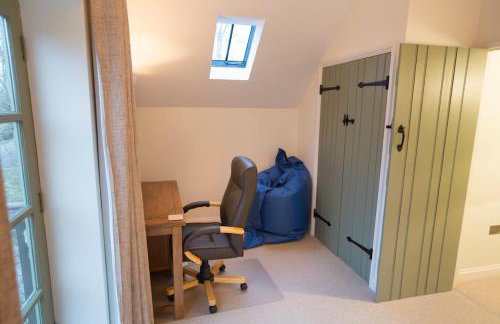 Pet friendly Cotswold Cottage with hot tub and swimming pools - Foto 9