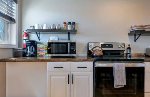2BR Condo with Ocean Views in Downtown SW Harbor "Seaglass" - Foto 12