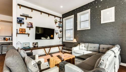 Converted Store Front Home Lets You Live Like a Local in the Heart of it All! condo - Foto 4