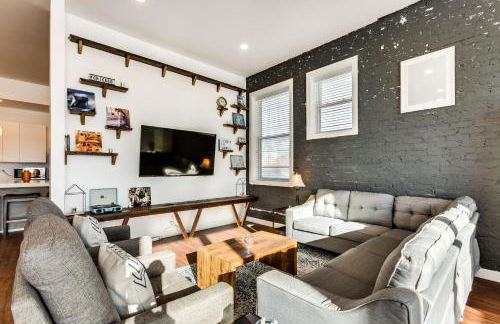 Converted Store Front Home Lets You Live Like a Local in the Heart of it All! condo - Foto 4