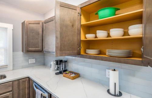 Prime Walnut Hills, 5min to UC, Lux King Beds, Sleep 6ppl, Smart TVs - Foto 25