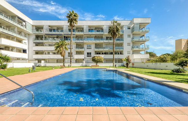 Charming Apartment With Patio - Photo 22