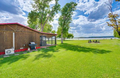 Lakefront Graford Home with Fire Pit and Private Dock! - Foto 38