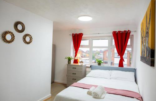 Beautiful Modern Home in London, Free Parking, Family Home, Sleeps 9, Close to Railway Station - Foto 56