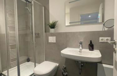 LIGHTPLACE • Größere Gruppen • 4 Einzelzimmer • Boxspring • Smart TV • Biergarten • Restaurant - Foto 3