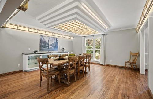 Hobbs Mill Ski Lodge Theater Games Dogs OK - Photo 15