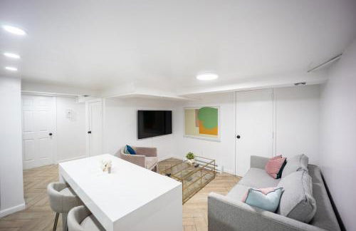 Retro 2 bedroom basement APT with free parking - Foto 23