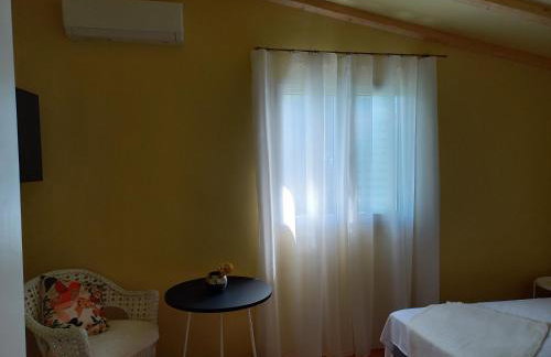 Unique residence with garden and sea view - Photo 13