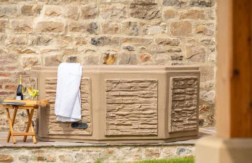 Hollins Farmhouse - Photo 14