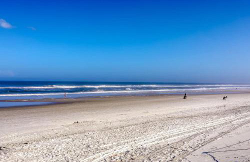 Beachside snowbird escape with fenced yard & washer/dryer - walk to beach access - Foto 37