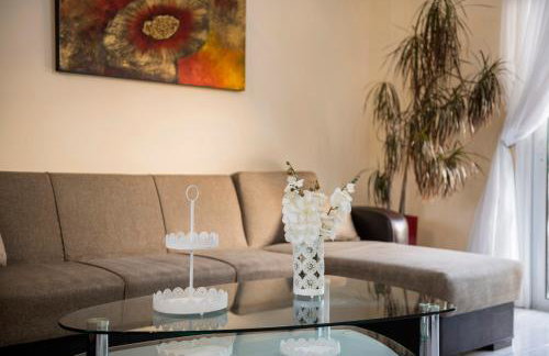 Greek Style Ground Floor Apartment & Pool - Foto 16