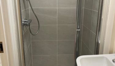 Quiet studio flat near University & QMC, King size bed - Foto 5, Shower