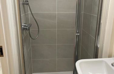 Quiet studio flat near University & QMC, King size bed - Foto 5