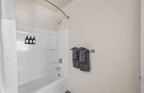 Convention Ctr - Stylish 2BD,2BA with Pool,Gym and Hot tub - Foto 31