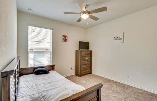 Private Yard and Pool Access Home in Krugerville - Foto 17