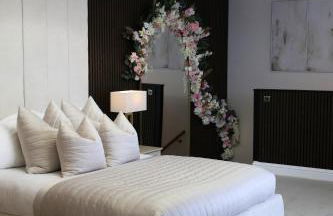 The Ultimate Bride & Hen Complex! Celebrations at The Old Fire Station Canterbury, 3 Homes - Foto 41