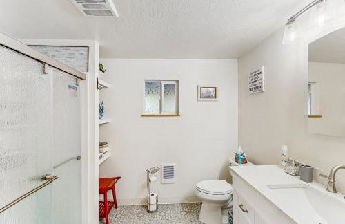 2 Mi to Campus! Family Home with Game Room in Eugene - Photo 12