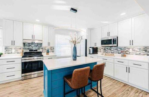 Beautiful luxury home freshly renovated with big yard, seating & grill pad - Foto 17