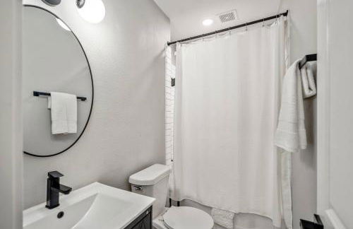 2-Bedroom - Equipped Kitchen - Gated Parking! - Foto 3