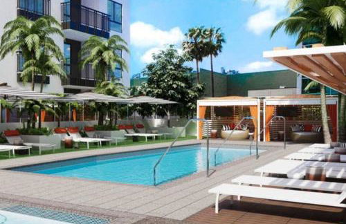 Hollywood Penthouse with Balcony & Pool View - Photo 4