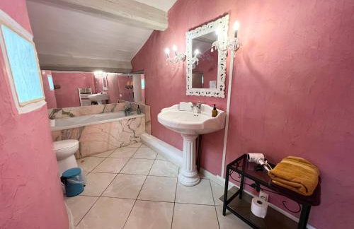 Les Bellevue Cité "4 Apartments, 1 with Garden & Private Parking, Aircon, WiFi, Free Public Car Park, 1 km from Cité" - Foto 73