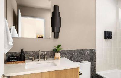 Eastside Family Luxury Retreat with Pool near Downtown - Foto 43