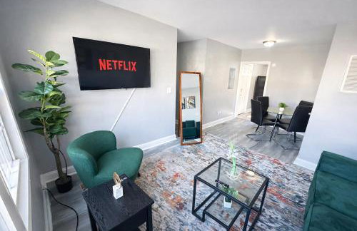 Cozy 1BR Retreat with Free Parking Near Downtown Birmingham and UAB - Photo 3