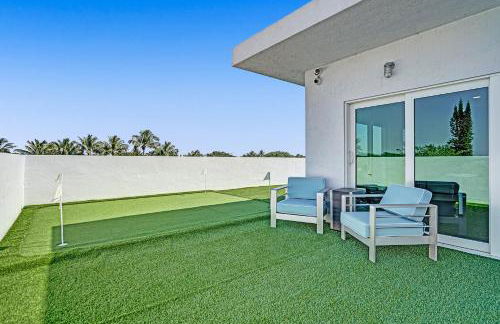 Cozy Unit wMini-Golf Balcony - Photo 10