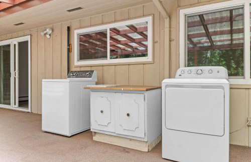 Relaxing River Retreat Near Moms Beach with Patio - Foto 25